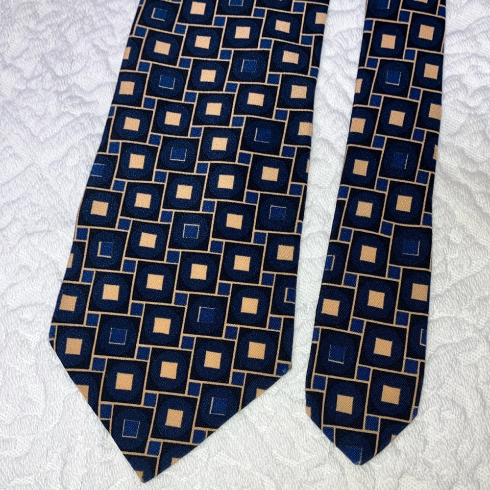 Hugo Boss classic geometric foulard silk tie, navy blue/yellow squares, 57 1/2”